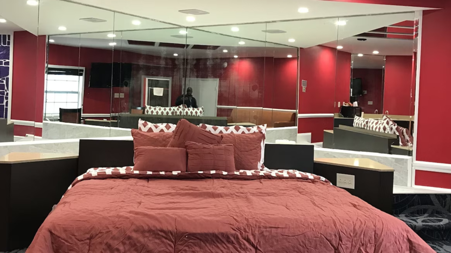 NON HOT TUB KING SUITE