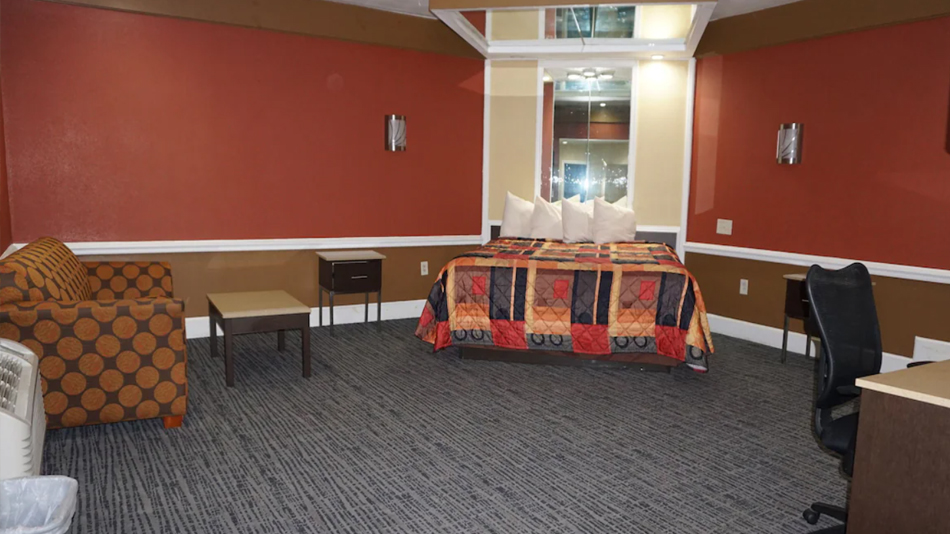 NON HOT TUB KING SUITE